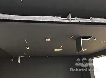 Покраска стен и потолков в чёрный цвет