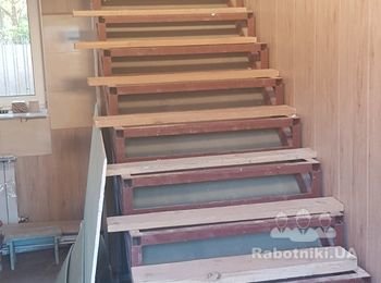 Столярные работы для обшивки ступенек лестницы